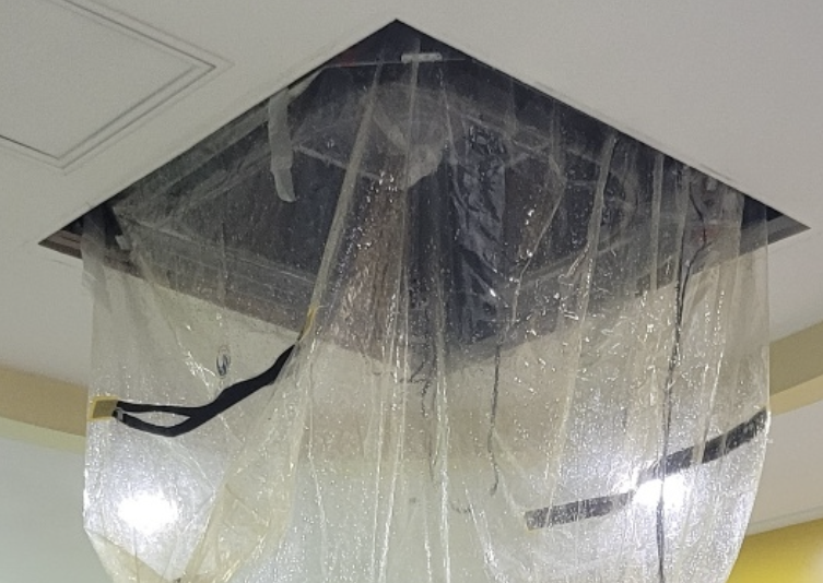 천장형 에어컨 비닐 커버 세척 작업
