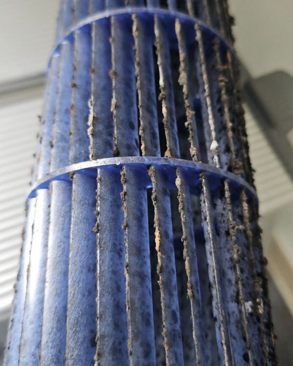 에어컨 팬 곰팡이 세균 - 세척 전