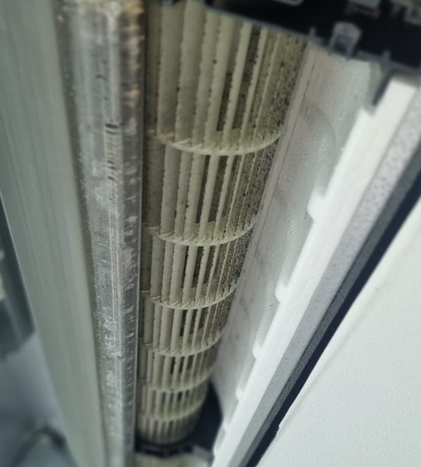 에어컨 팬 곰팡이 오염 상태 - 대구 에어컨 청소 전 모습