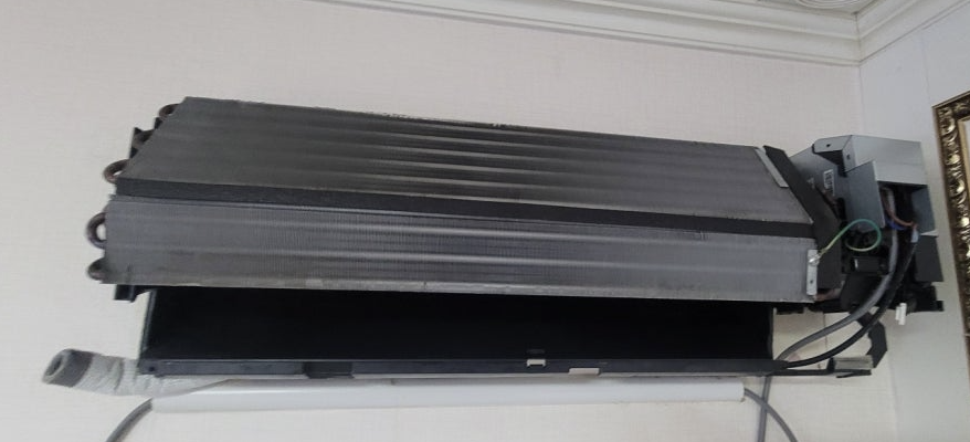 벽걸이 에어컨 분해 모습